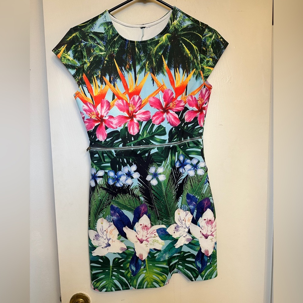 Bold Paradise print dress!